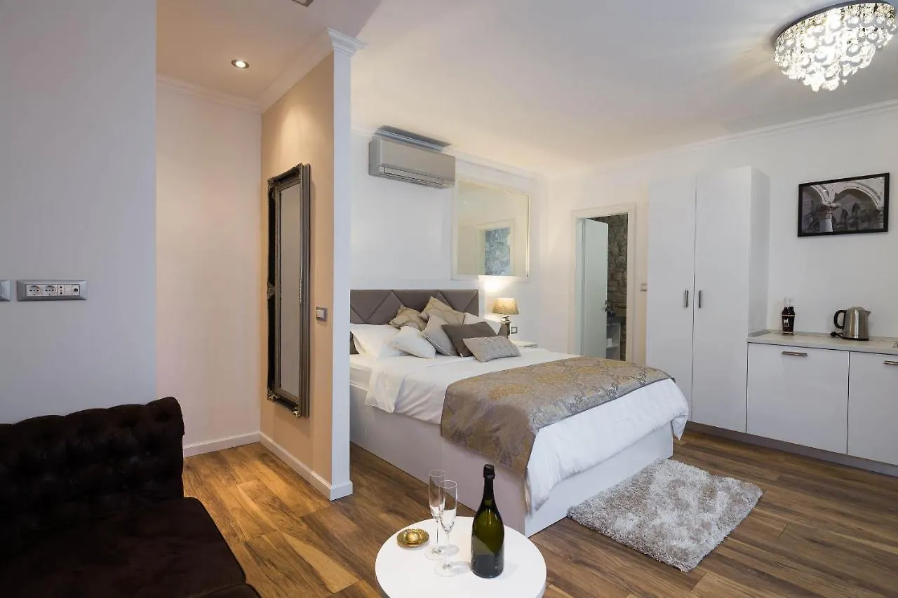 Guest House Imperial Split 4*,